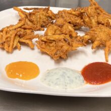 2. vegan pakora (bord) (Medelstark)