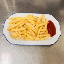 170. Pommes frites med tomat ketchup